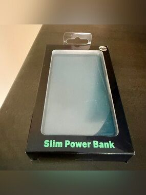 NIB 5000mAh Slim Rechargeable Power Bank